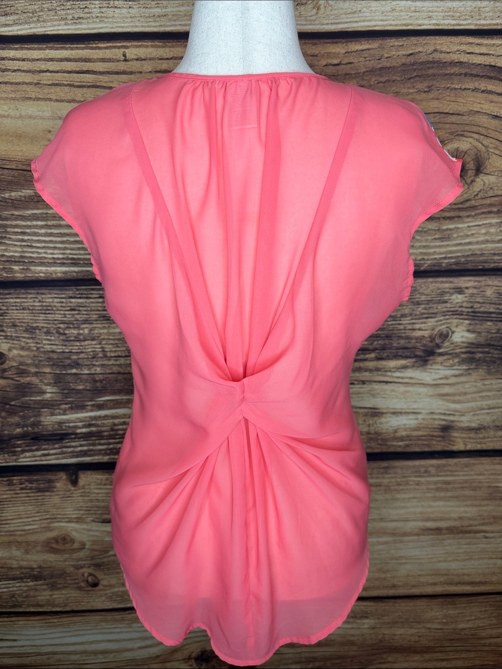 Women’s Coral Floral Short Sleeve Scoop Neck Blouse - Picture 3 of 6